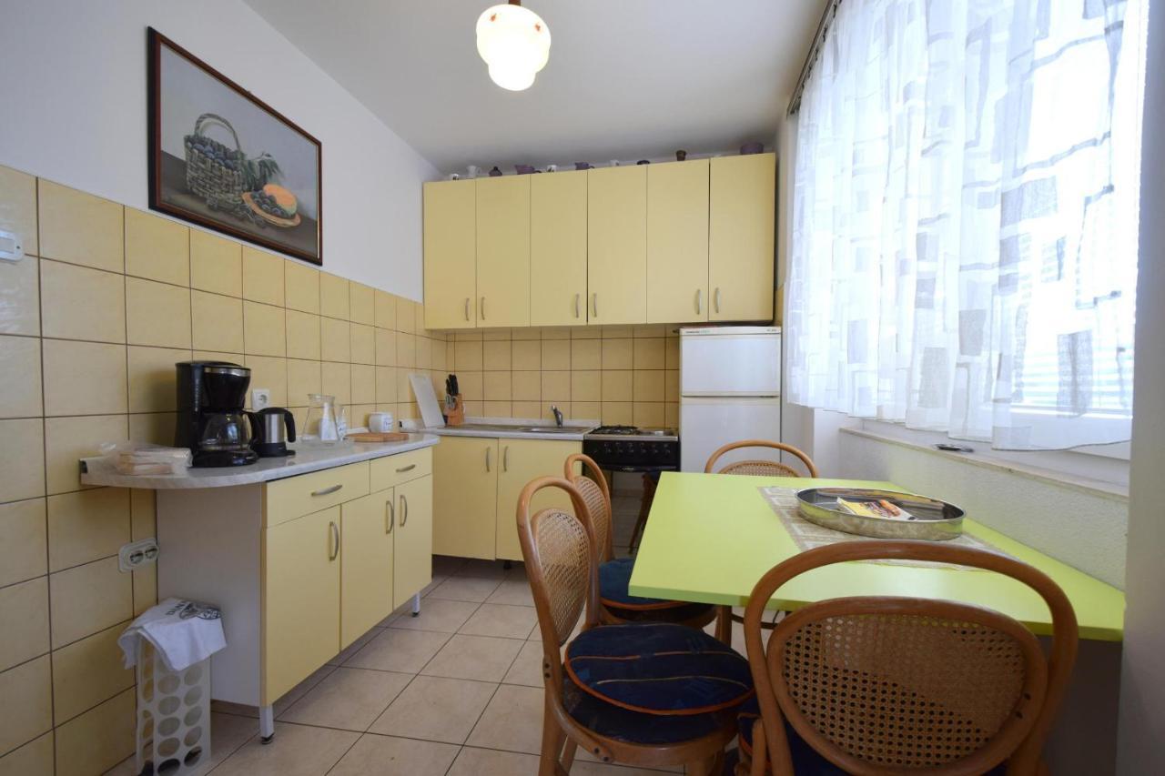 Apartment Angela Malinska Kültér fotó
